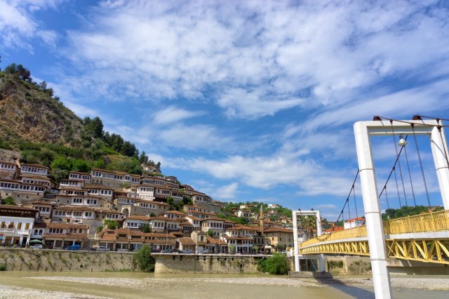 Jedan od najlepših gradova Albanije: Mesto sa hiljadu prozora FOTO