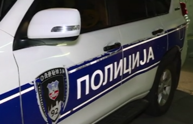 Teška saobraćajna nesreća na Novom Beogradu: Povređen vozač automobila koji se prevrnuo na krov