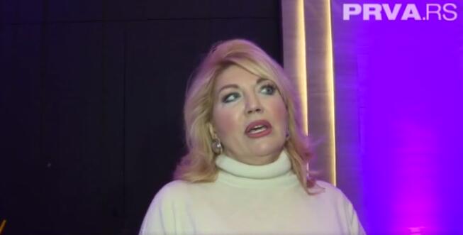 Ovako Suzana Mančić izgleda BEZ ŠMINKE! Voditeljka objavila selfi iz Grčke... (FOTO)