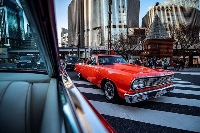 Chevrolet El Camino iz 1964. u centru Tokija (Foto: Profimedia)