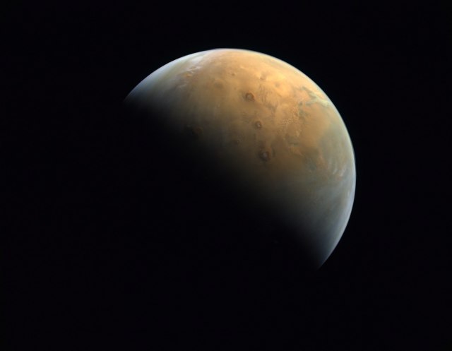 Prva slika Marsa stigla i od arapske letelice FOTO