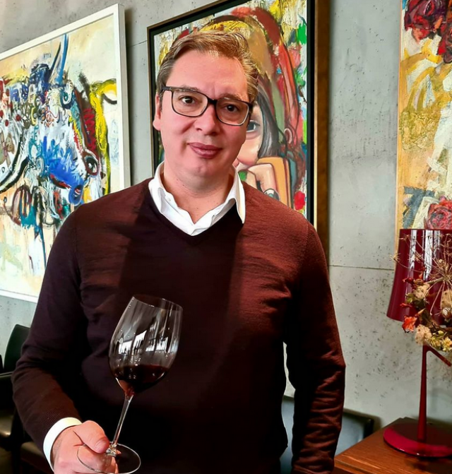 Vuèiæ èestitao vinarima Dan Svetog Trifuna FOTO