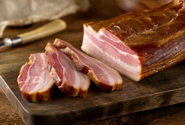 Hrvati su svoju slaninu zaštitili u EU, a mi našu?
