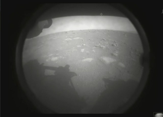 I, ima li Marsovaca na Marsu? Rover poslao prve fotografije FOTO/VIDEO