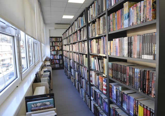 Renovirana biblioteka 