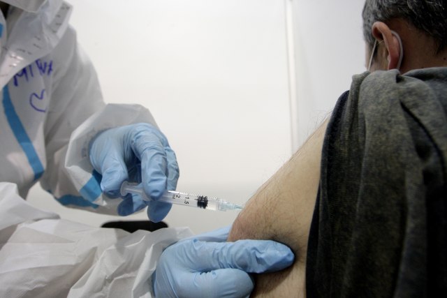 Juronjuz: Srbija je jedina zemlja u Evropi u kojoj građani mogu da biraju vakcinu