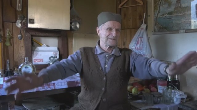 Srpski Robinzon Kruso: Pola veka živi bez struje, a osmeh ne skida sa lica