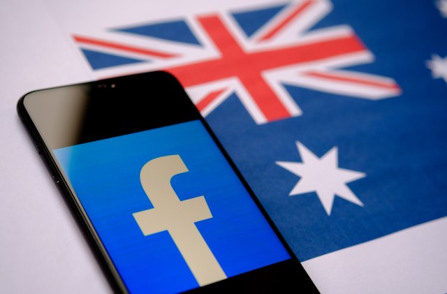 "Kontranapad" uspešan - Facebook se pokajao
