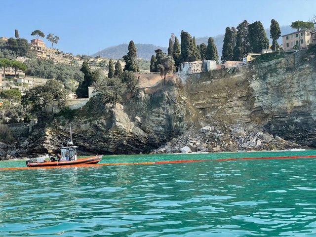 Klizište srušilo italijansko groblje, stotine kovèega završilo u moru FOTO/VIDEO