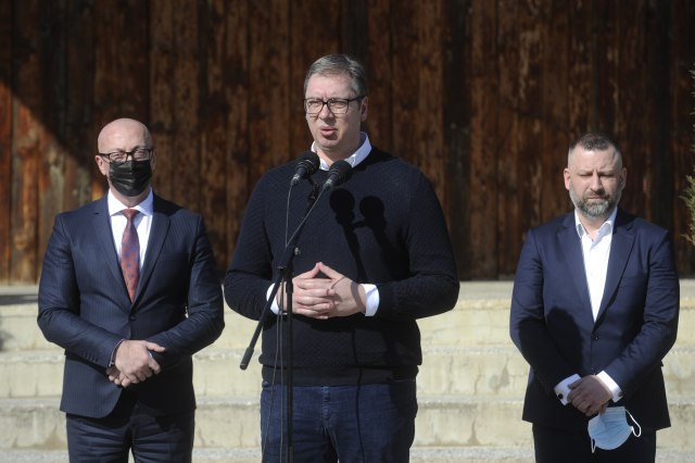 Vučić: Srbima na KiM i do 700 evra pomoći