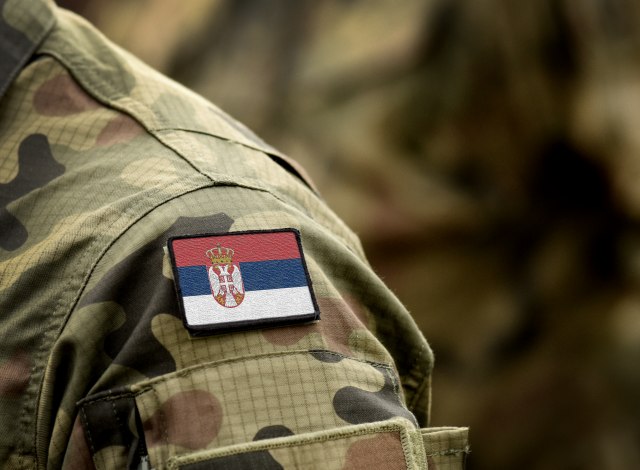 Rado ide Srbin u vojnike: Hoæe li Jokiæ nositi uniformu i "uèiti da ukljuèi veš mašinu"?