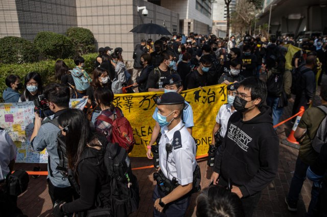 Stotine na ulici rizikuje hapšenje zbog 47 opozicionara koji su "pali" zbog kineskog zakona