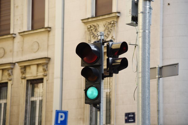 Neuspeo tender za semafor na Bulevaru Evrope