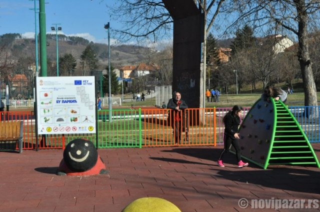 Novi Pazar: Pušteno u rad jedno od tri nova igrališta za decu FOTO