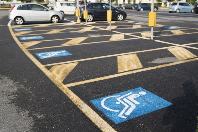 Beograd: Duži rok važenja parking karte za osobe sa invaliditetom