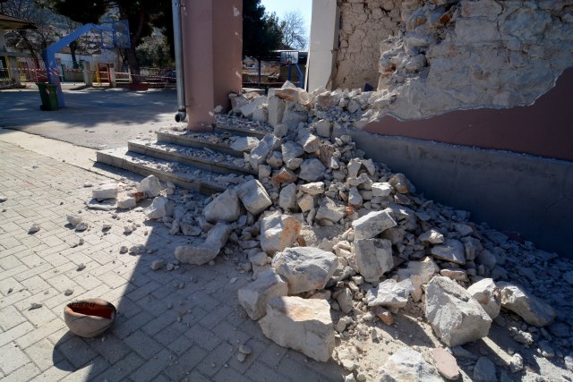 Grčka procenjuje štetu posle zemljotresa; Desetine ljudi noć provele napolju FOTO
