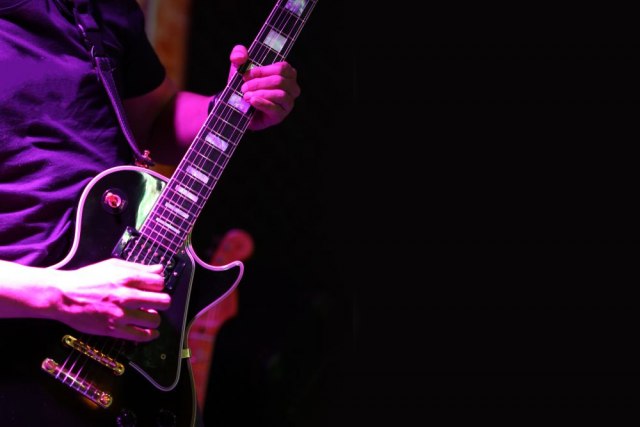 Svirka čuvenog Elvina Lija: "Gitara nas je pronašla, a pendrek ostavio bolne uspomene"