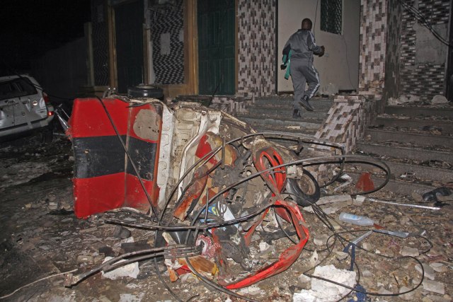 Raste broj žrtava u Somaliji, još 30 ranjeno u napadu auto bombom FOTO