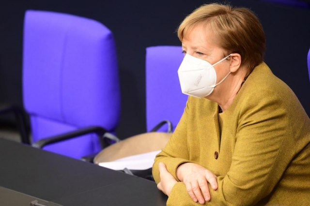 Skandal u Bundestagu: Merkelin poslanik ostvarila profit od trgovine maskama