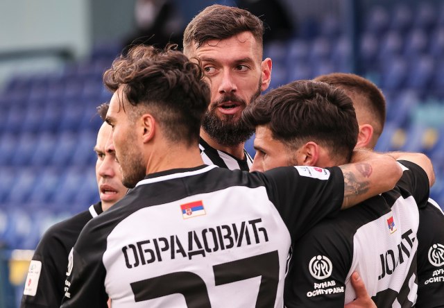 Partizan lako sa "fenjerašem" – 18. pobeda zaredom VIDEO