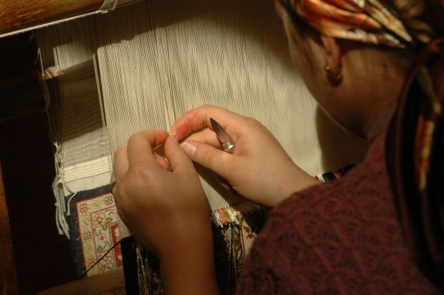 Žene iz tri grada sertifikovane za pustovanje i tkanje