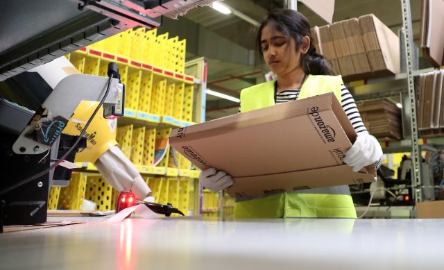 Amazon odbacuje optužbe da njegovi radnici uriniraju u flaše: 