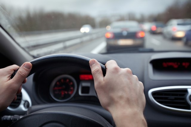 Saobraćaj umeren, oprez zbog smanjene vidljivosti i odrona