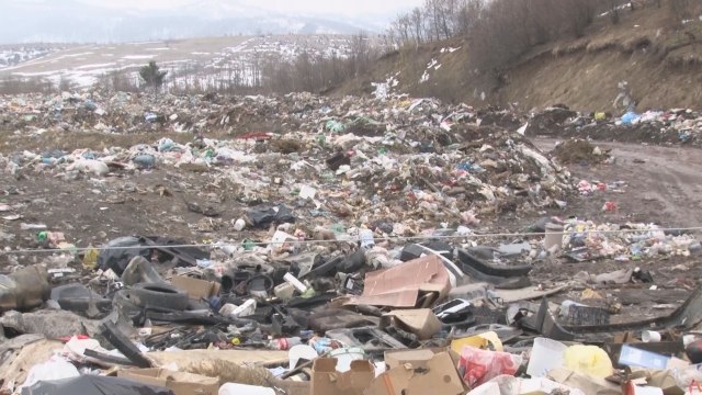 Ekološka bomba aktivirana kod Sjenice: Meštani blokirali ulaz u deponiju Goveðak FOTO