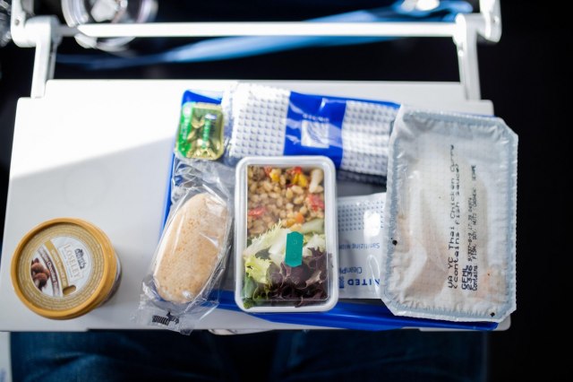 Obroci u avionima na pisti postali hit, a nisu nimalo jeftini FOTO
