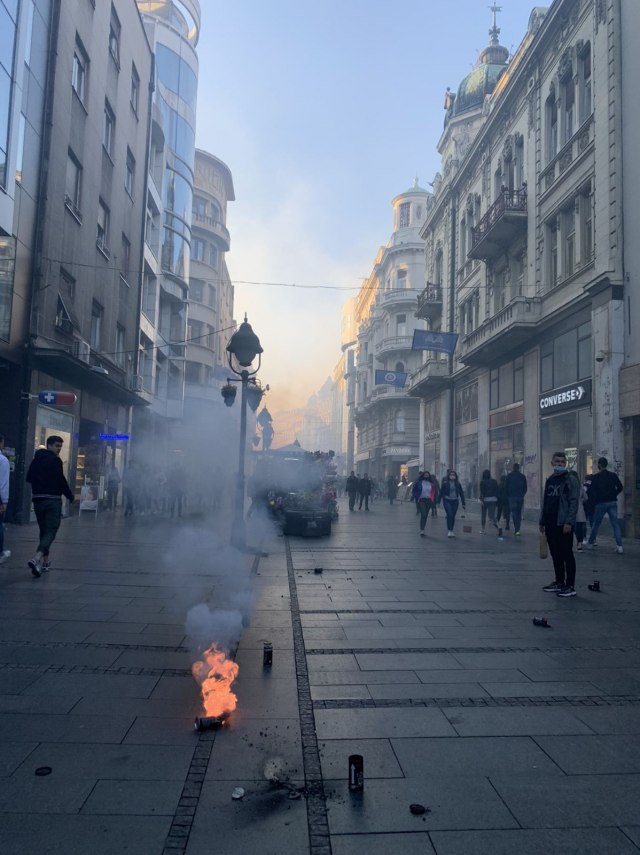 Knez Mihailova u dimu - graðani bežali u radnje VIDEO/FOTO