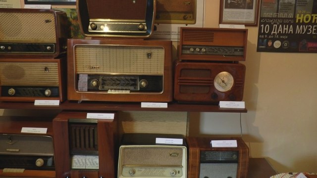 Neobična izložba radio i TV prijemnika: Među njima i eksponat francuske novinske agencije FOTO