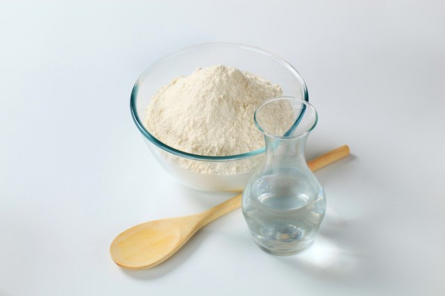 Koja je razlika izmeðu oštrog i mekog brašna i kad se koriste?