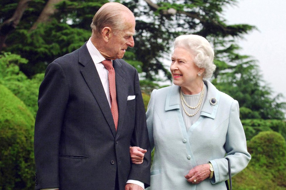 Smrt princa Filipa: Zašto BBC tako detaljno izveštava o smrti istaknutih članova kraljevske porodice