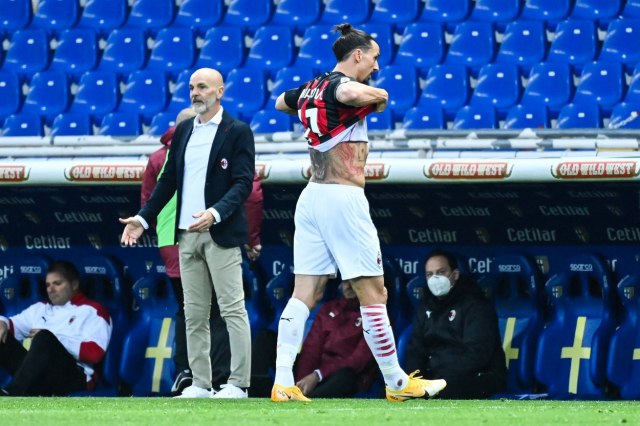 Ibrahimović opsovao sudiju i isključen, Milan strepeo u Parmi VIDEO