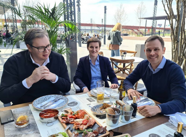 Vučić: Verujem da ćemo uskoro moći da otvorimo sve restorane i kafiće FOTO
