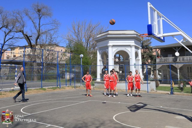 Obnovljena sportska igrališta kod Sokolane u Kragujevcu: Predaji prisustvovao i bivši reprezentativac FOTO