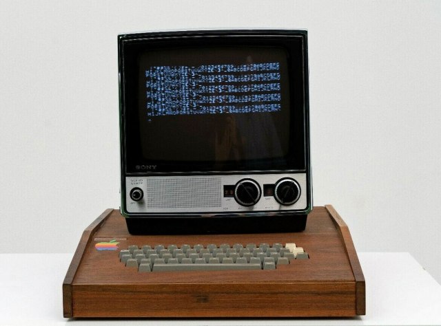 Prvi Apple raèunar izašao je pre 45. godina, a izgledao je ovako FOTO