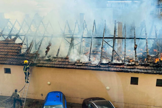 Subotica: Vatrena stihija progutala krov, porodicama potrebna pomoć