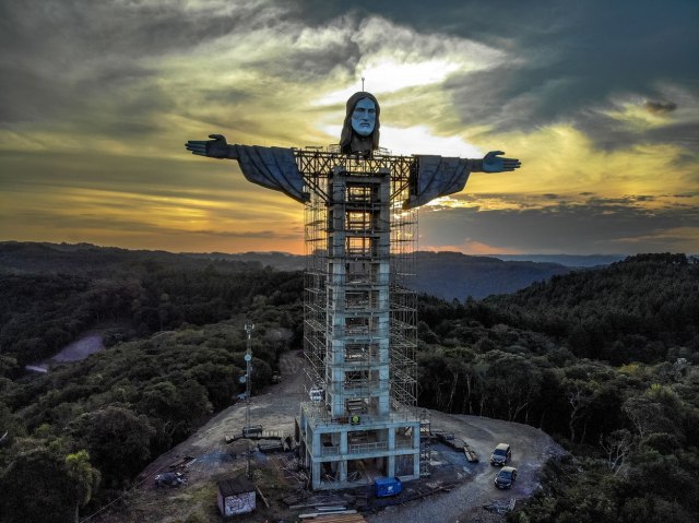 Još veća statua Isusa Hrista FOTO