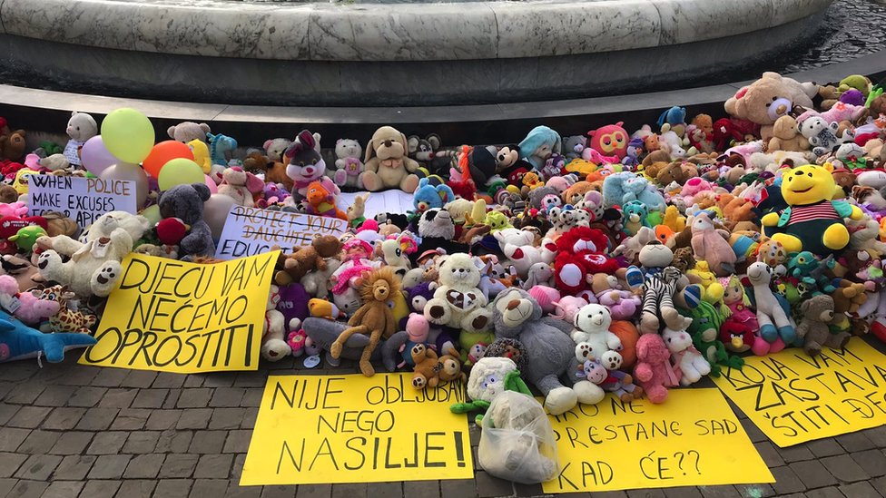 Crna Gora i pedofilija: Otkud plišane igračke na trgovima i ulicama