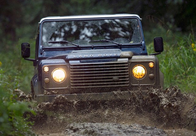 Princ Filip dizajnirao Land Rover kojim će krenuti na svoje poslednje putovanje VIDEO