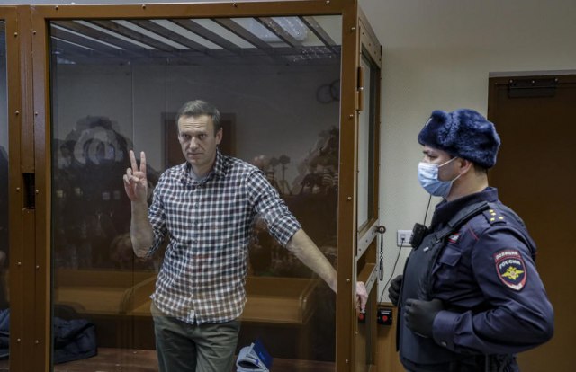 Navaljni: Pretili mi ludačkom košuljom