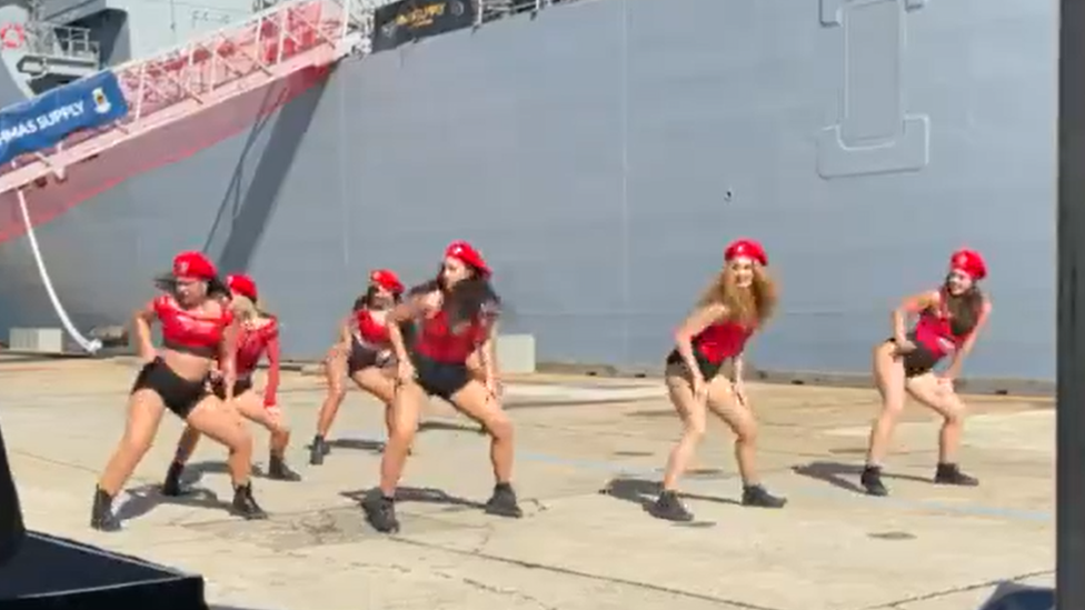 Australija, vojska i prava žena: Zašto je sporan nastup plesaèica na vojnoj ceremoniji