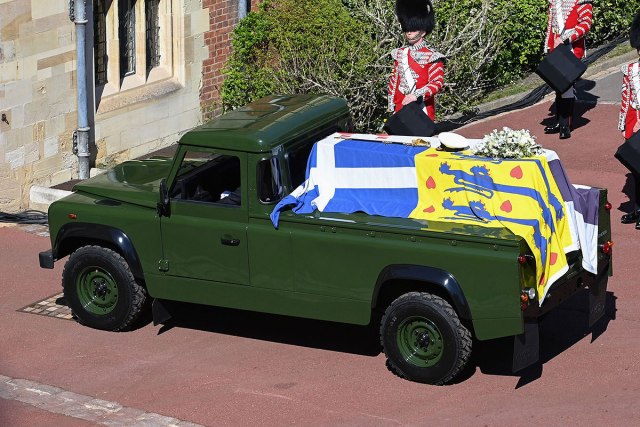 Poslednja vožnja princa Filipa u Land Roveru FOTO