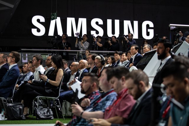 Samsung za 2022. priprema tablet koji se savija na tri dela