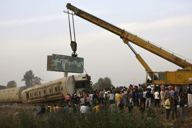 Stravična železnička nesreća u egipatskoj provinciji: Poginulo 11, a povređeno najmanje 98 ljudi FOTO/VIDEO