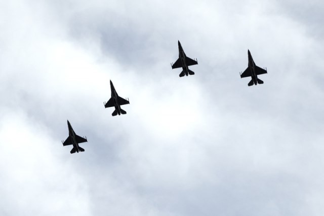 "U Poljsku je danas stiglo nekoliko desetina amerièkih aviona F-15 i F-16"