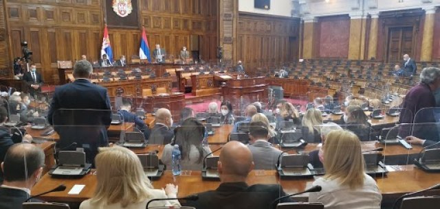 Skupština usvojila: Subvencije za zamenu stolarije, izolacije fasada i grejnih sistema VIDEO