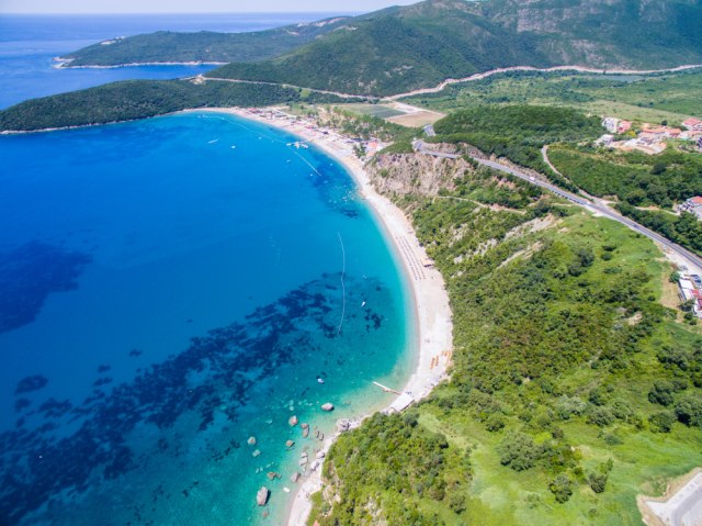Nezaobilazne crnogorske plaže: Gde zabosti suncobran na 293 kilometra priobalja