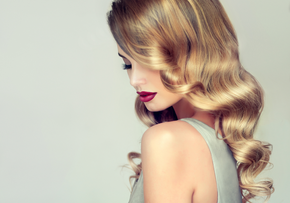 Internet se USIJAO zbog ovog SNIMKA! TRIK OD NULA DINARA - kako da vam kosa bude BUJNA i sa volumenom